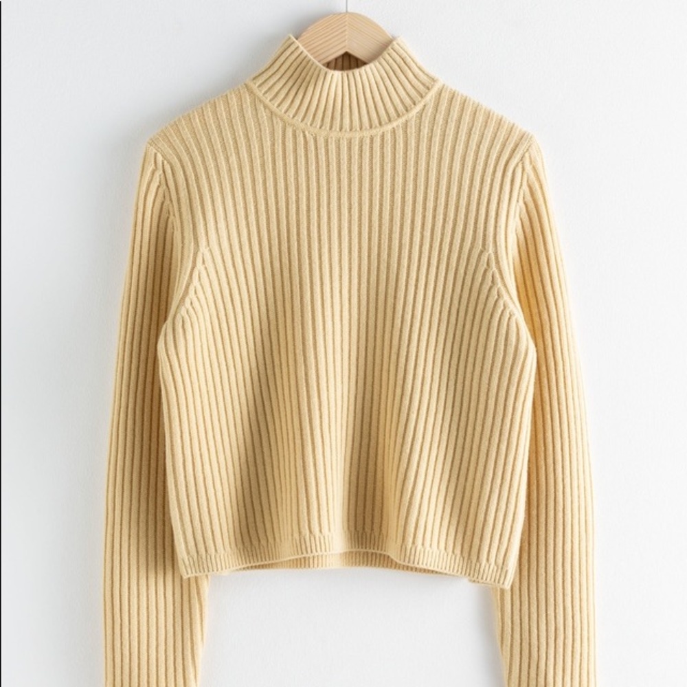 & Other Stories, 100% wool cropped turtleneck. Size XS.